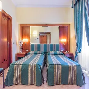 https://lux-rome.it-romehotels.com